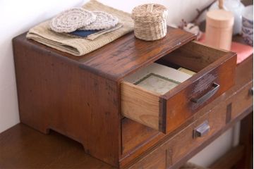 アンティーク家具　古い木製のアンティーク2杯小引き出し(2)