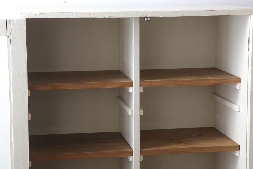 アンティーク家具　脚付き!モールガラス扉のアンティーク縦型収納棚