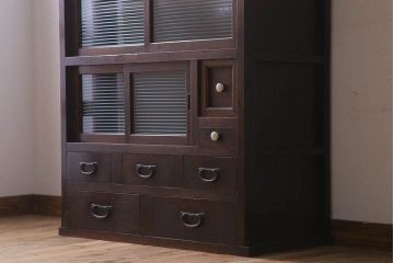 アンティーク家具　和製アンティーク　前面欅材のモールガラス引き戸収納棚