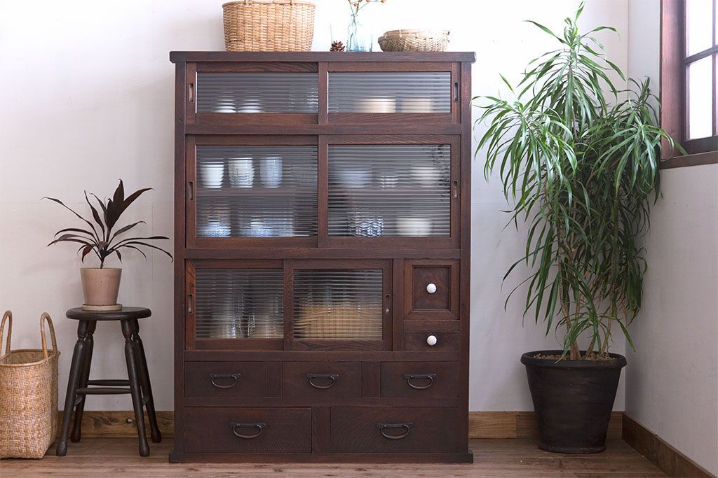 アンティーク家具　和製アンティーク　前面欅材のモールガラス引き戸収納棚