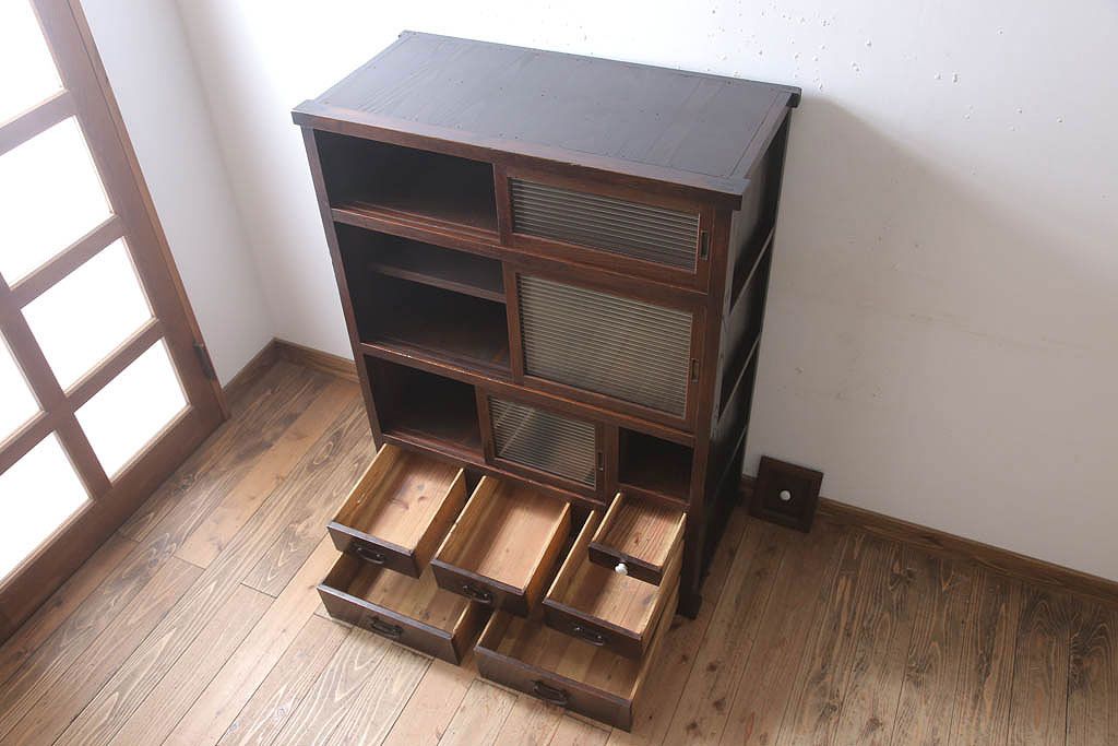 アンティーク家具　和製アンティーク　前面欅材のモールガラス引き戸収納棚
