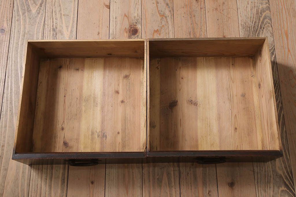 アンティーク家具　和製アンティーク　前面欅材のモールガラス引き戸収納棚