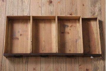 アンティーク家具　和製アンティーク　前面欅材のモールガラス引き戸収納棚