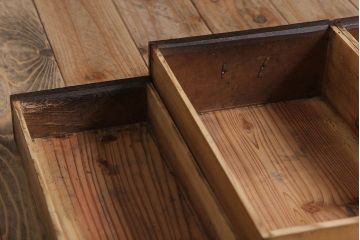 アンティーク家具　和製アンティーク　前面欅材のモールガラス引き戸収納棚