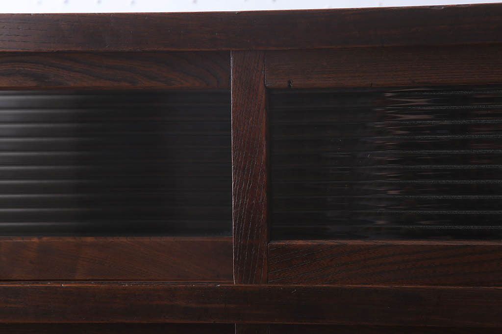 アンティーク家具　和製アンティーク　前面欅材のモールガラス引き戸収納棚