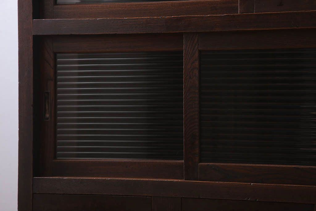 アンティーク家具　和製アンティーク　前面欅材のモールガラス引き戸収納棚