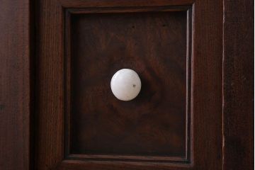 アンティーク家具　和製アンティーク　前面欅材のモールガラス引き戸収納棚