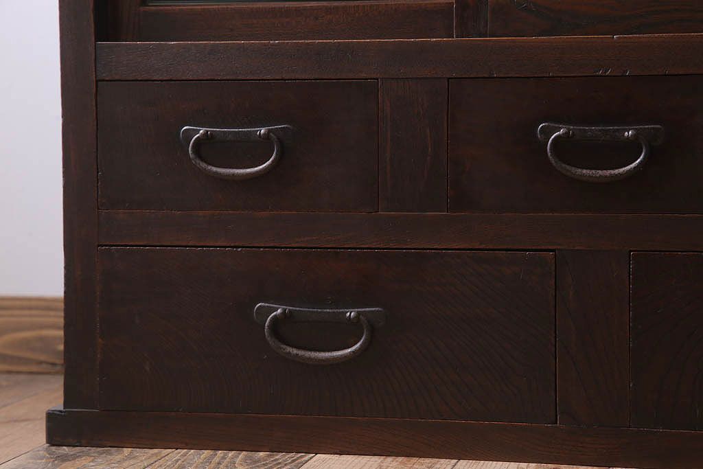 アンティーク家具　和製アンティーク　前面欅材のモールガラス引き戸収納棚