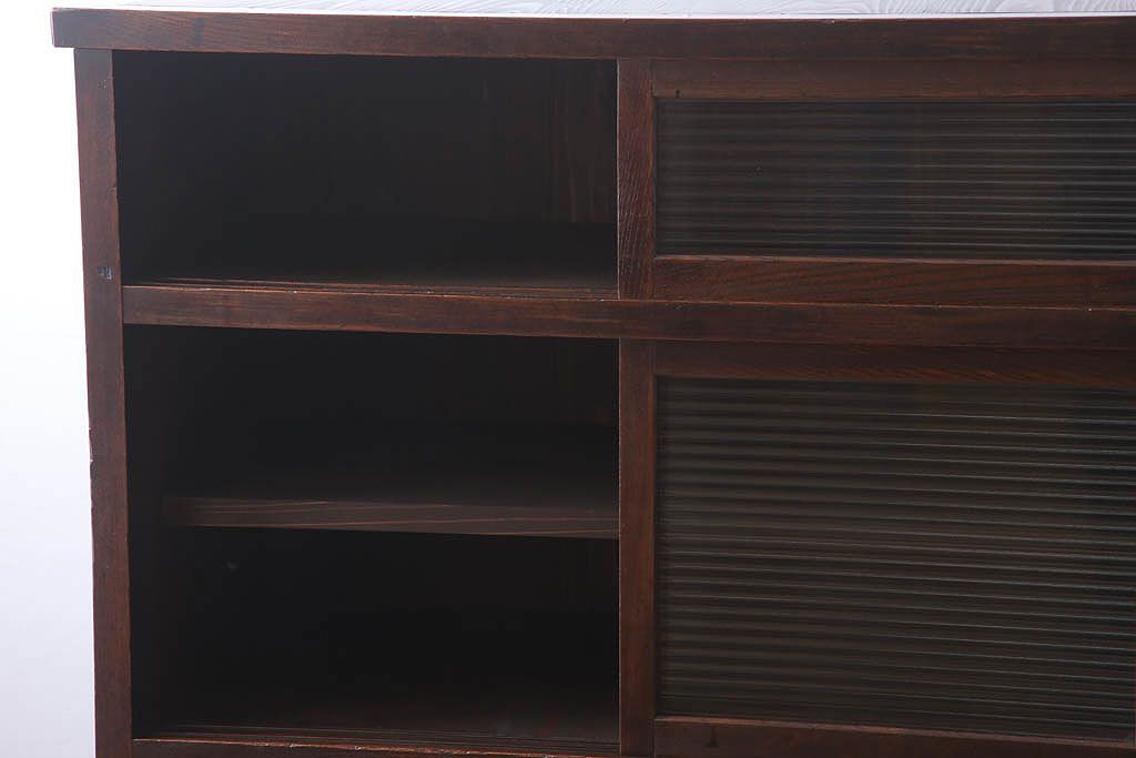 アンティーク家具　和製アンティーク　前面欅材のモールガラス引き戸収納棚