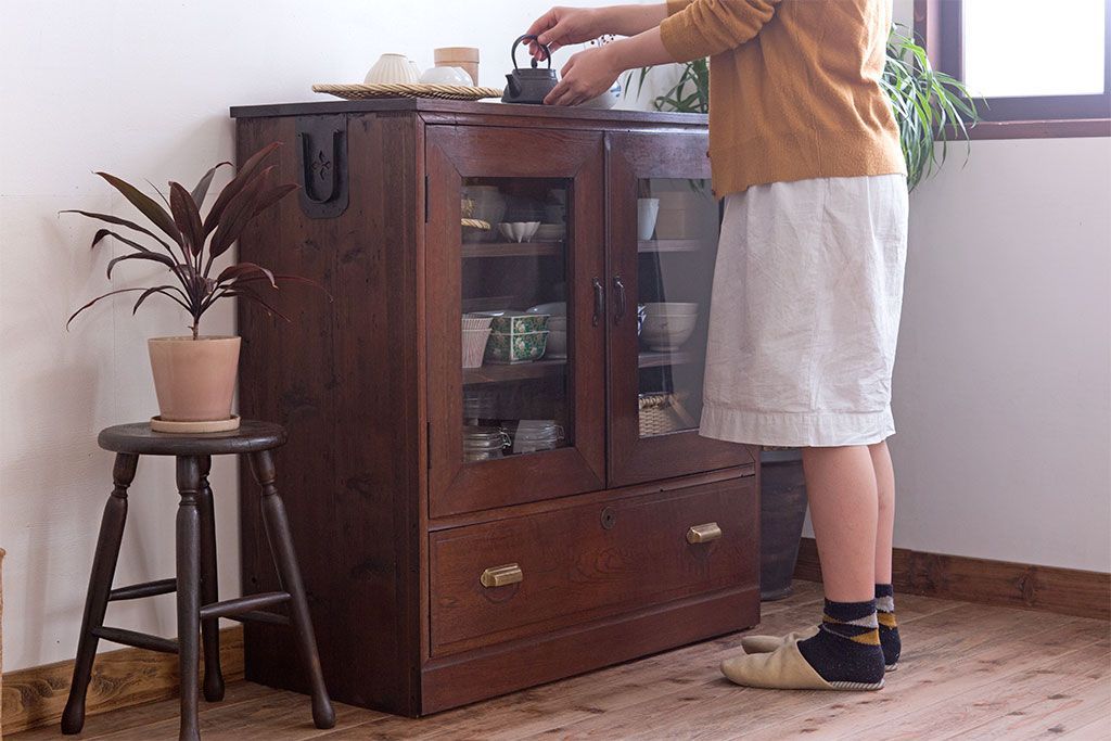 アンティーク家具　前面欅材!和製アンティークの引き出し付き収納棚