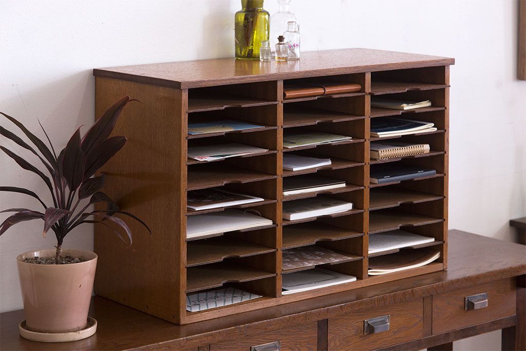 レトロ家具　昭和レトロ　古い木製のアンティーク横型書類棚(カルテケース)