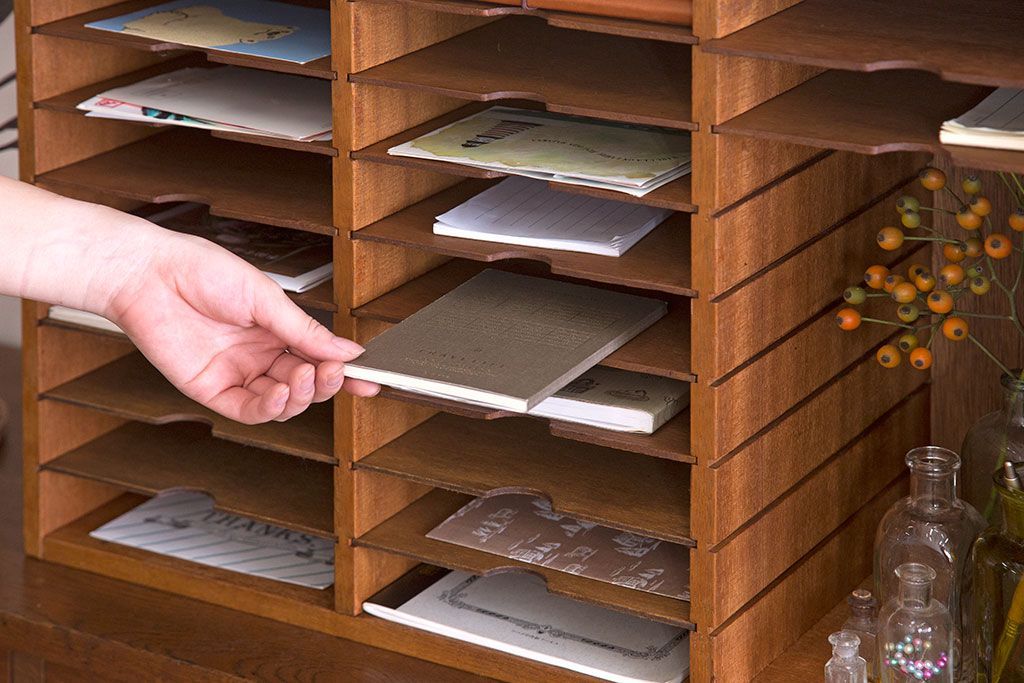 レトロ家具　昭和レトロ　古い木製のアンティーク横型書類棚(カルテケース)