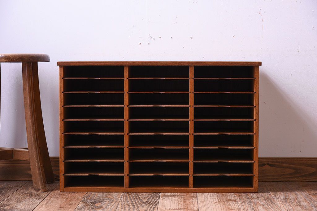 レトロ家具　昭和レトロ　古い木製のアンティーク横型書類棚(カルテケース)