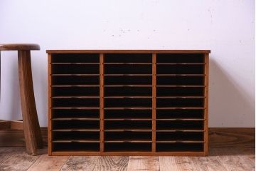 レトロ家具　昭和レトロ　古い木製のアンティーク横型書類棚(カルテケース)