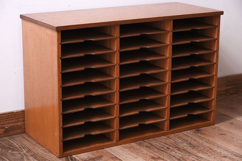 レトロ家具　昭和レトロ　古い木製のアンティーク横型書類棚(カルテケース)