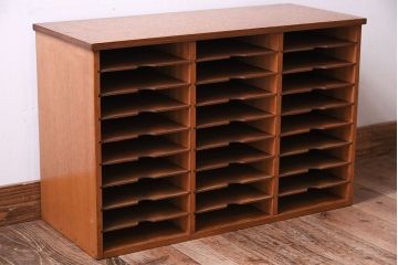 レトロ家具　昭和レトロ　古い木製のアンティーク横型書類棚(カルテケース)