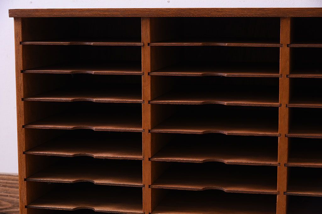 レトロ家具　昭和レトロ　古い木製のアンティーク横型書類棚(カルテケース)