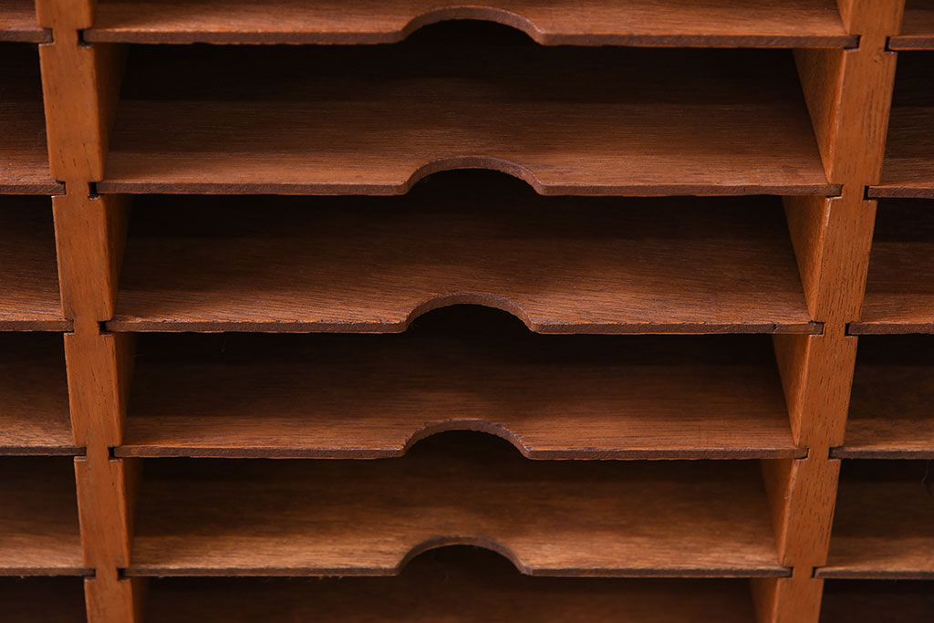 レトロ家具　昭和レトロ　古い木製のアンティーク横型書類棚(カルテケース)