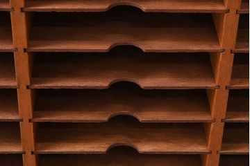 レトロ家具　昭和レトロ　古い木製のアンティーク横型書類棚(カルテケース)