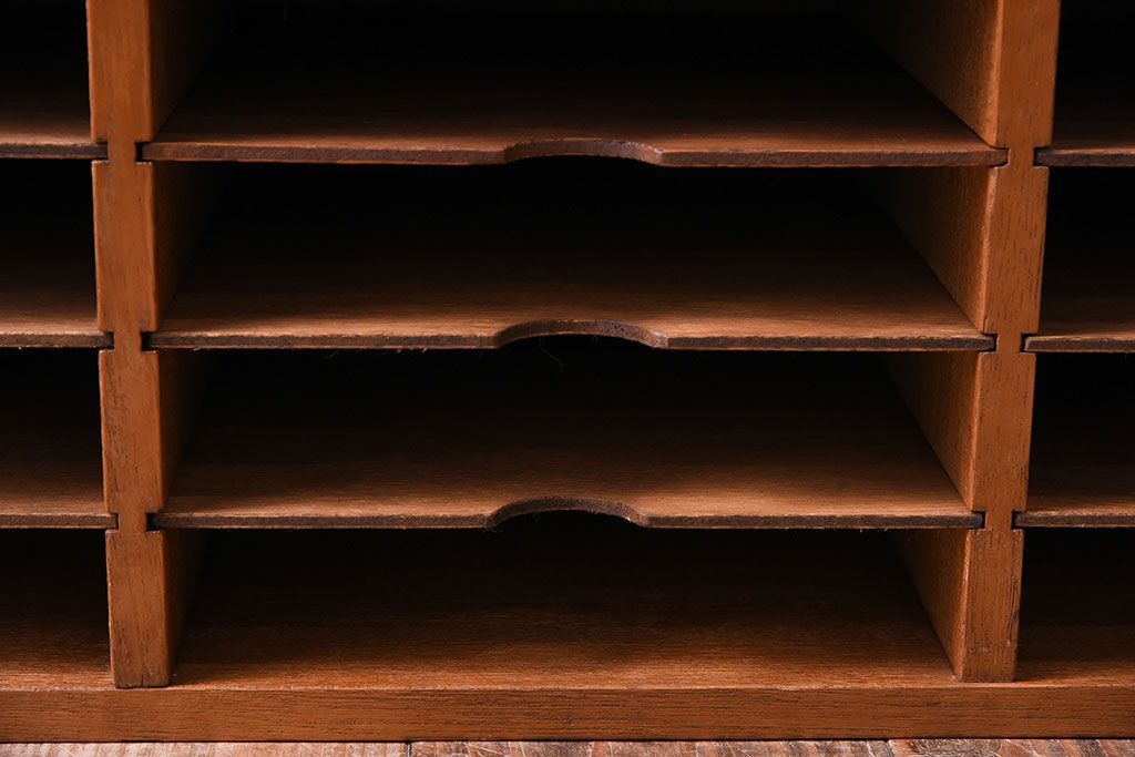 レトロ家具　昭和レトロ　古い木製のアンティーク横型書類棚(カルテケース)