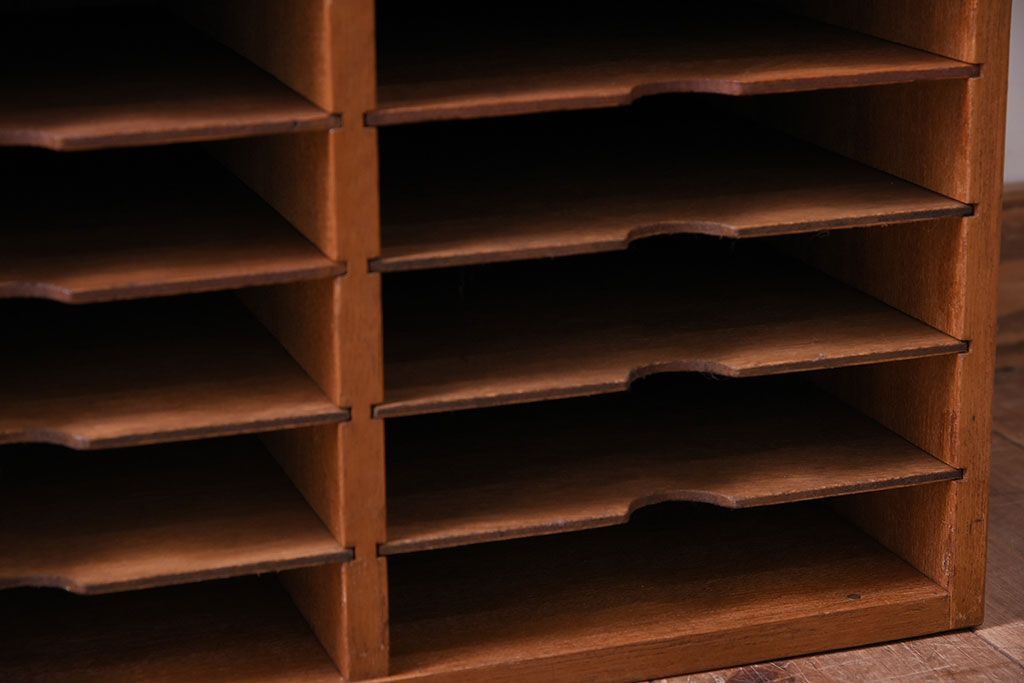 レトロ家具　昭和レトロ　古い木製のアンティーク横型書類棚(カルテケース)