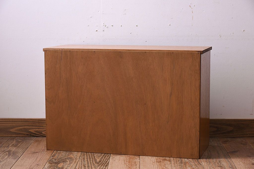 レトロ家具　昭和レトロ　古い木製のアンティーク横型書類棚(カルテケース)