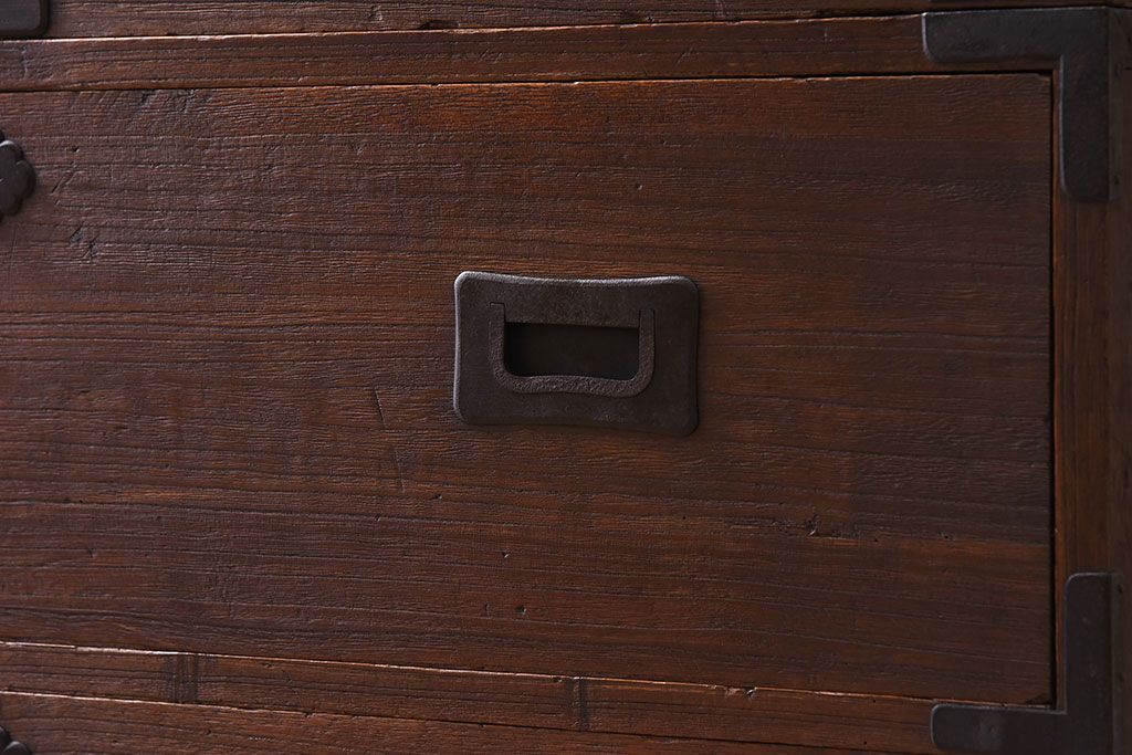 アンティーク家具　和製アンティーク　シンプルデザイン　古い重ね桐箪笥(衣装箪笥、桐たんす)