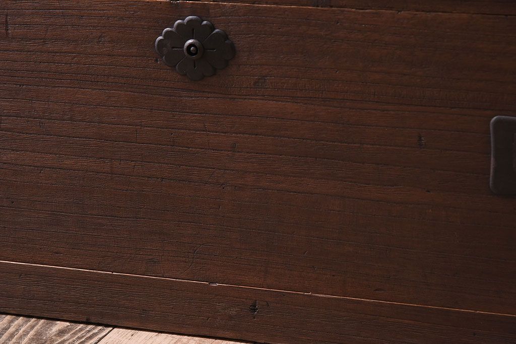 アンティーク家具　和製アンティーク　シンプルデザイン　古い重ね桐箪笥(衣装箪笥、桐たんす)