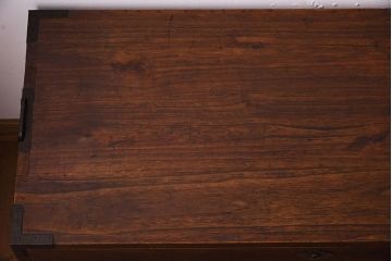 アンティーク家具　和製アンティーク　シンプルデザイン　古い重ね桐箪笥(衣装箪笥、桐たんす)