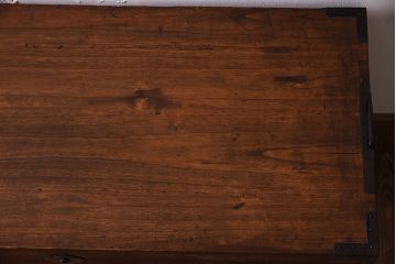 アンティーク家具　和製アンティーク　シンプルデザイン　古い重ね桐箪笥(衣装箪笥、桐たんす)