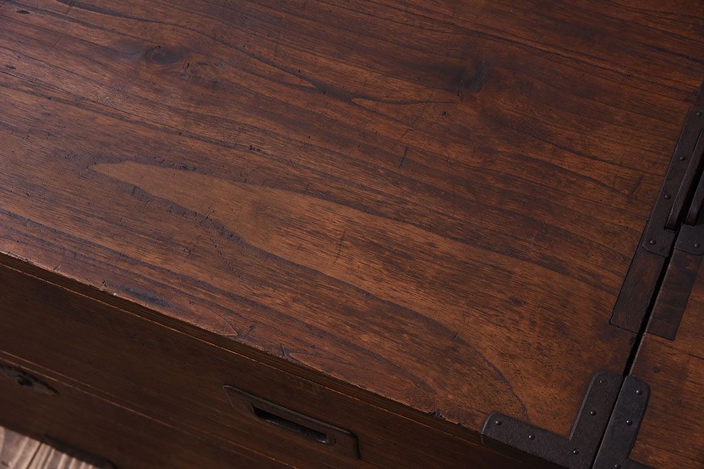 アンティーク家具　和製アンティーク　シンプルデザイン　古い重ね桐箪笥(衣装箪笥、桐たんす)