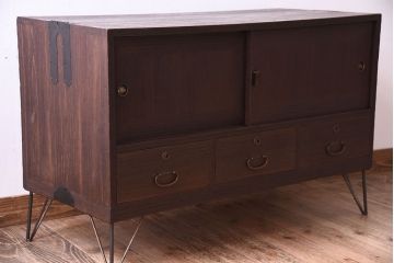 アンティーク家具　和製アンティーク　引き出し付き!鉄脚衣装箪笥ローボード(2)