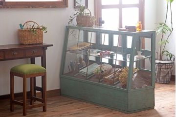 レトロ家具　アンティークペイント　昭和レトロな商店のガラスケース(ショーケース)