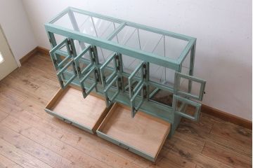 レトロ家具　アンティークペイント　昭和レトロな商店のガラスケース(ショーケース)