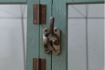 レトロ家具　アンティークペイント　昭和レトロな商店のガラスケース(ショーケース)