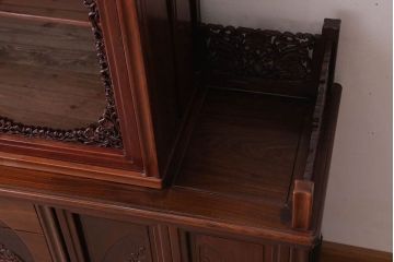 中古　民芸家具　高級品!彫刻が素晴らしい唐木飾り棚(キャビネット)(定価198万円)