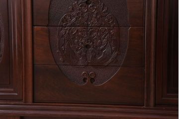 中古　民芸家具　高級品!彫刻が素晴らしい唐木飾り棚(キャビネット)(定価198万円)
