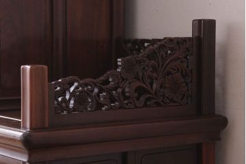 中古　民芸家具　高級品!彫刻が素晴らしい唐木飾り棚(キャビネット)(定価198万円)