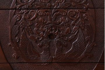 中古　民芸家具　高級品!彫刻が素晴らしい唐木飾り棚(キャビネット)(定価198万円)