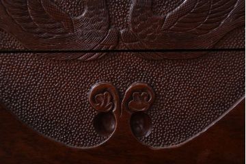 中古　民芸家具　高級品!彫刻が素晴らしい唐木飾り棚(キャビネット)(定価198万円)
