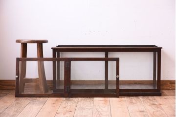アンティーク家具　古い栓材の小ぶりなアンティーク上蓋式ショーケース(ガラスケース)