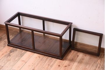 アンティーク家具　古い栓材の小ぶりなアンティーク上蓋式ショーケース(ガラスケース)