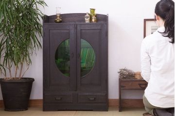 アンティーク家具　人気の色ガラス入り!小振りな古い木製のアンティーク本箱