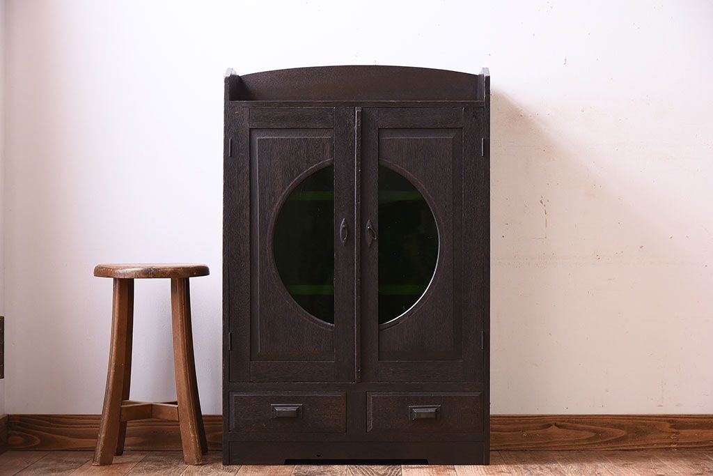 アンティーク家具　人気の色ガラス入り!小振りな古い木製のアンティーク本箱