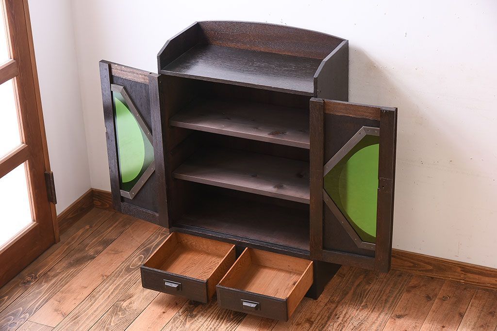 アンティーク家具　人気の色ガラス入り!小振りな古い木製のアンティーク本箱