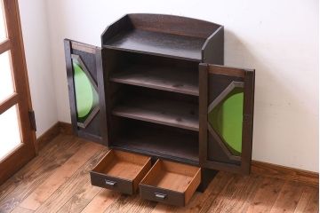 アンティーク家具　人気の色ガラス入り!小振りな古い木製のアンティーク本箱