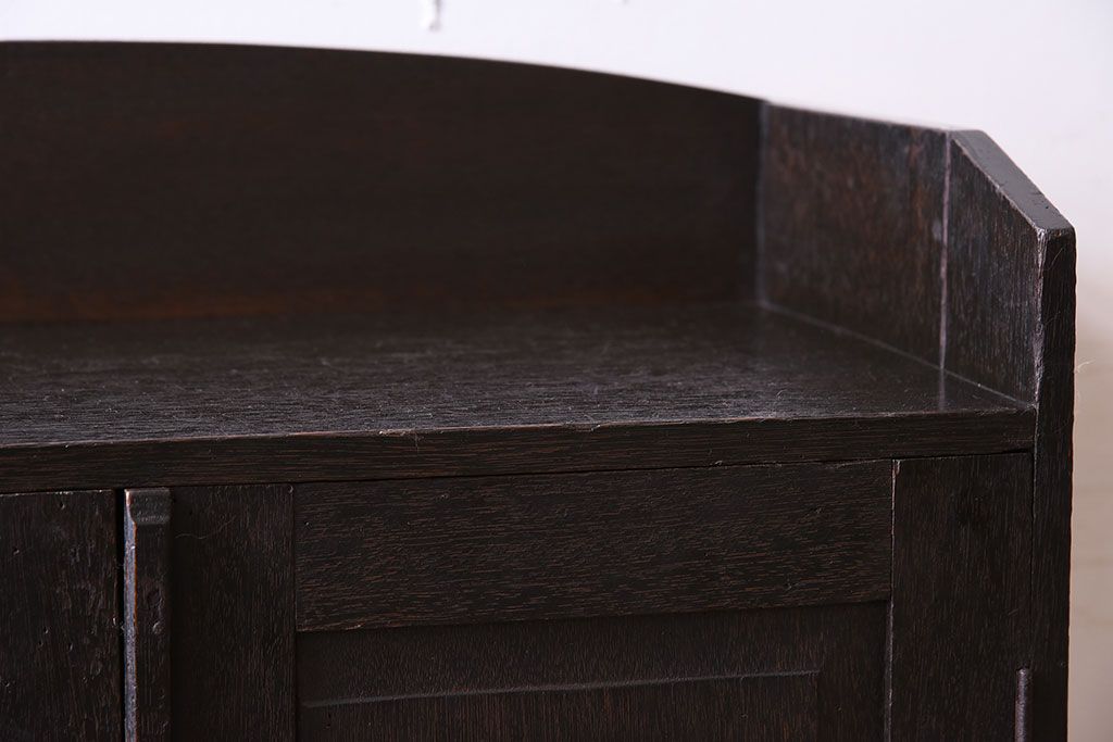 アンティーク家具　人気の色ガラス入り!小振りな古い木製のアンティーク本箱