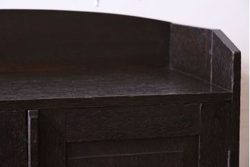 アンティーク家具　人気の色ガラス入り!小振りな古い木製のアンティーク本箱