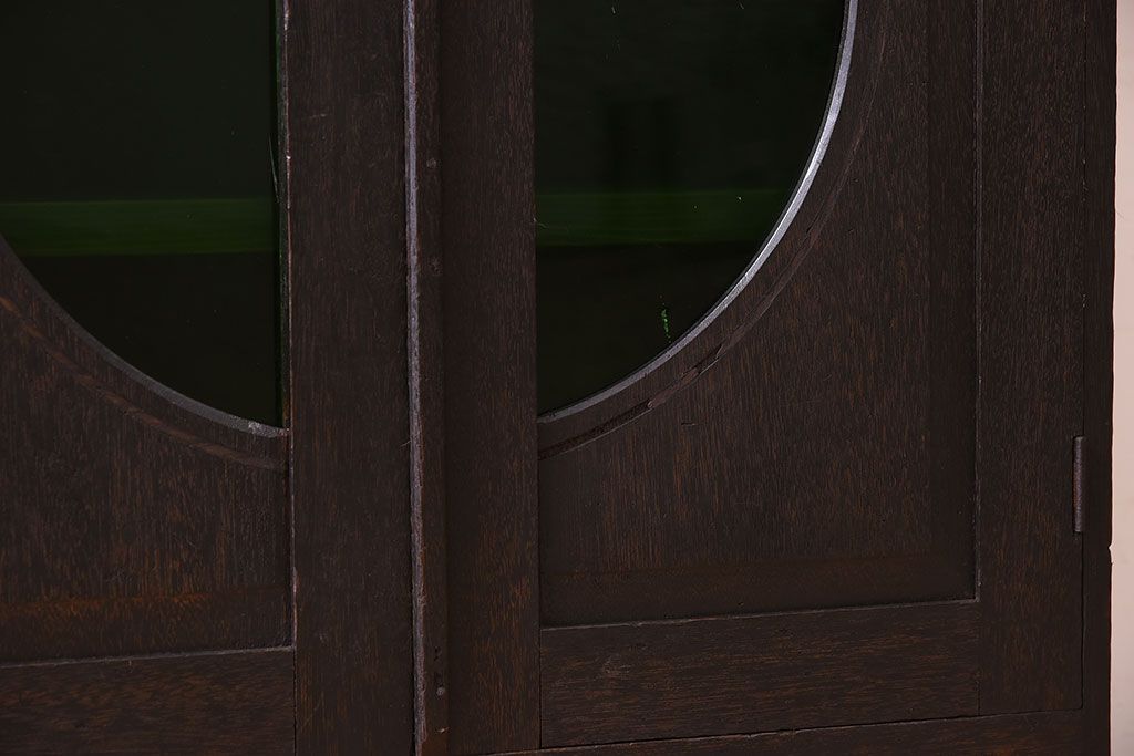 アンティーク家具　人気の色ガラス入り!小振りな古い木製のアンティーク本箱