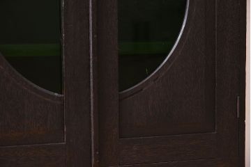 アンティーク家具　人気の色ガラス入り!小振りな古い木製のアンティーク本箱